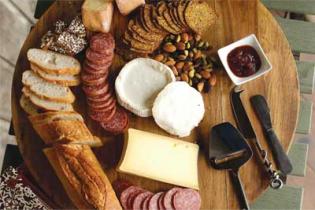 creating the perfect holiday CHEESE PLATTER